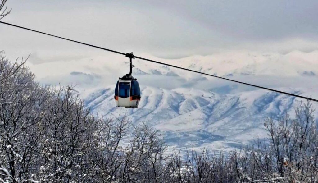 Жичницата на Водно не работи поради силен ветер