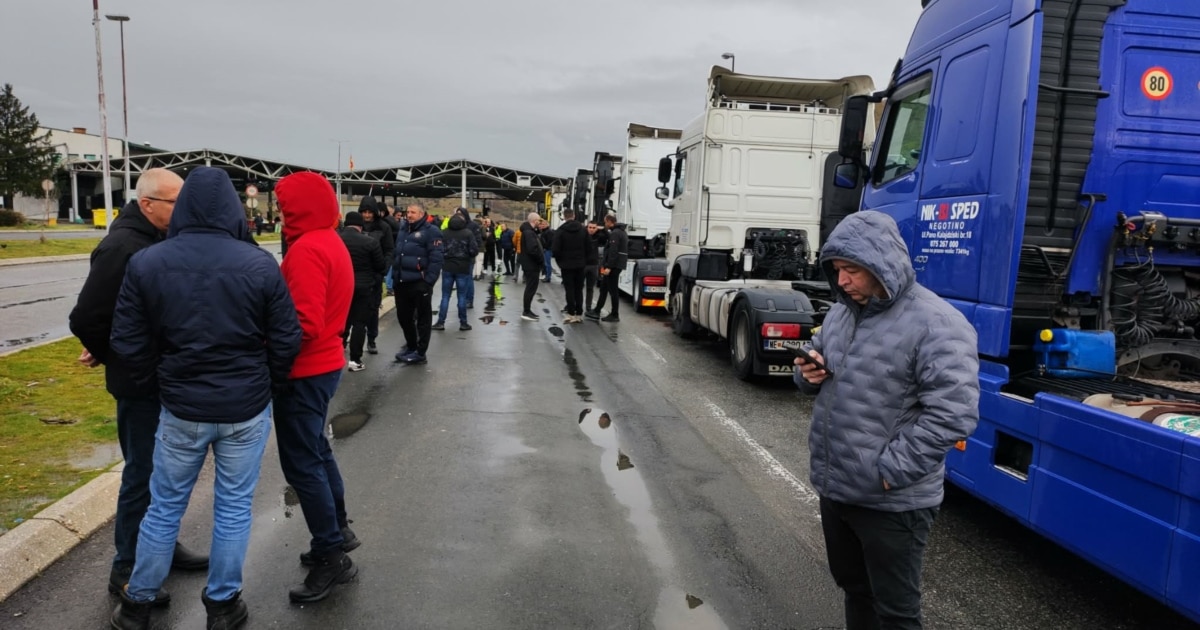 Македонските превозници се повлекуваат од блокадите