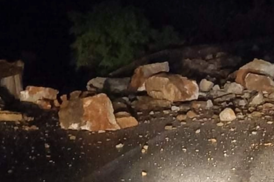 Голема карпа се одрони на патот Тетово – Бањиче