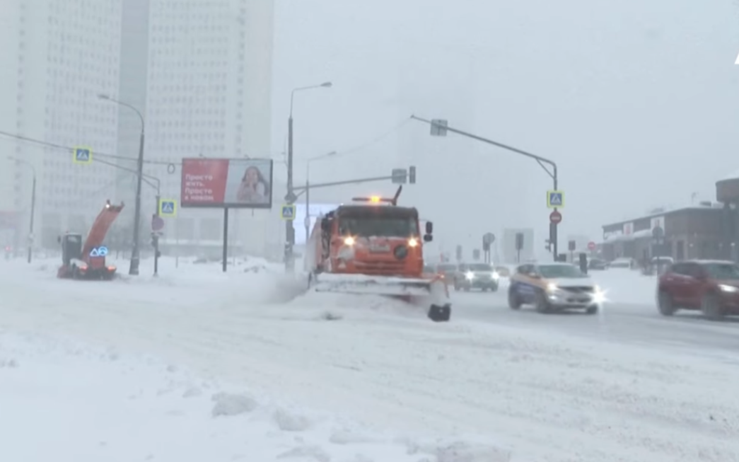 (ВИДЕО) Во Москва падна половина метар снег, двојно повеќе од климатската норма