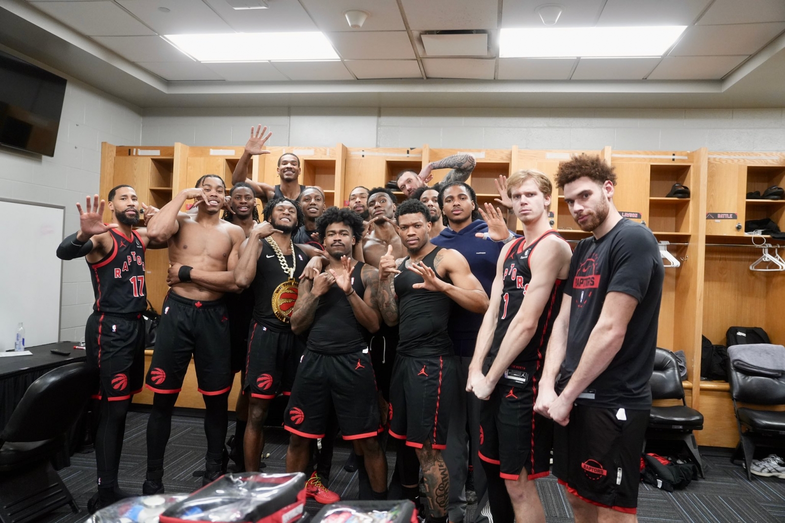 Втор домашен пораз по ред на Оклахома, овојпат од Торонто! (ВИДЕО)