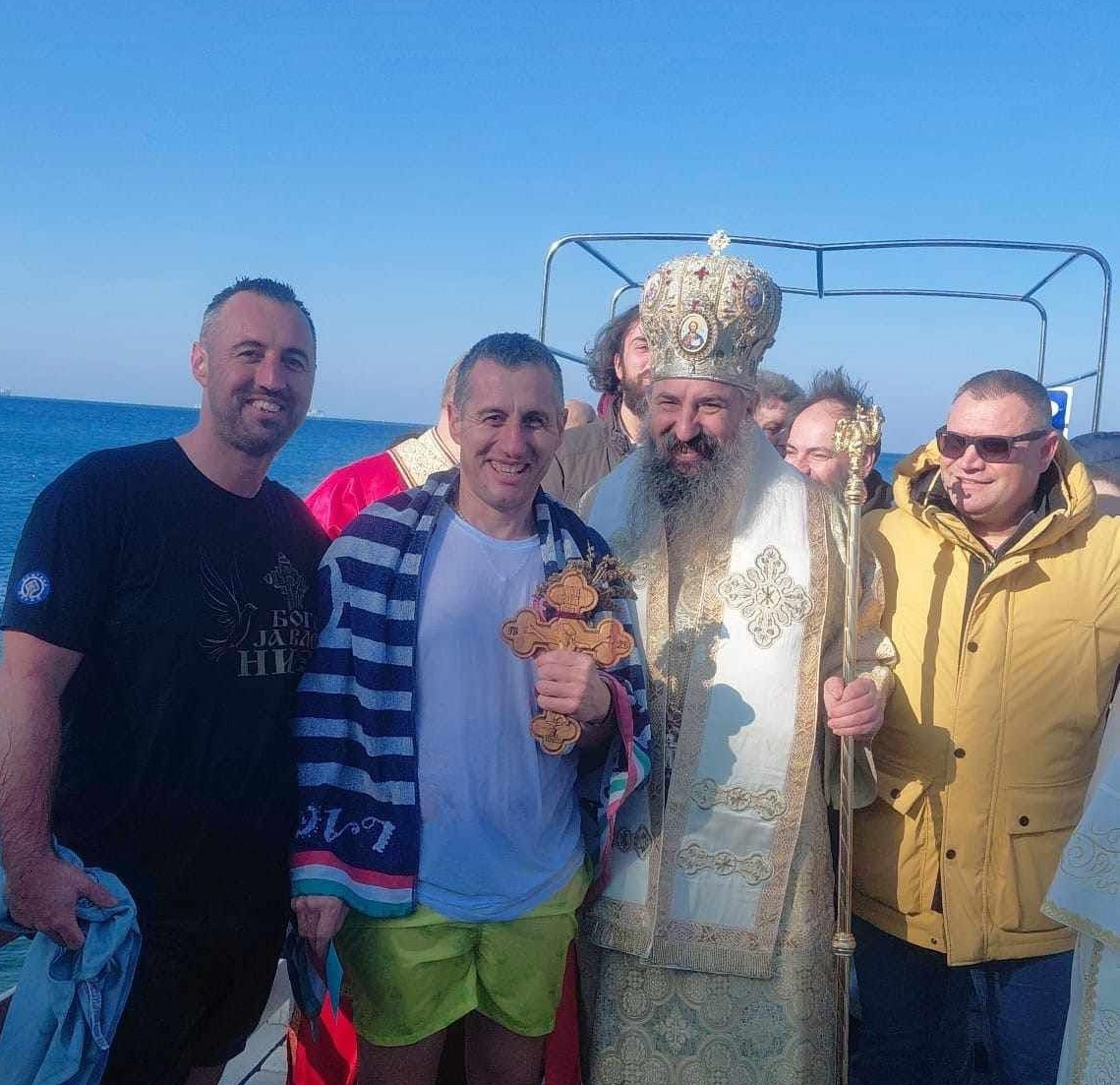 Владиката Пимен ги освети водите на Јадранското море – масовна прослава на Водици во Копар