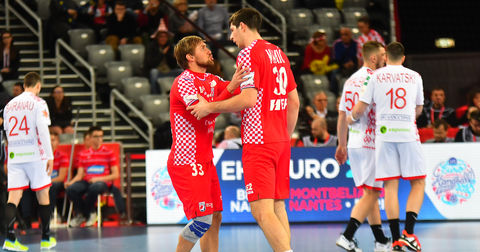 Хрватска слави во балканското дерби и е на победа од полуфинале!