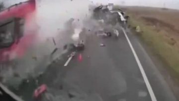 (ВОЗНЕМИРУВАЧКО ВИДЕО) СТРАШНА СООБРАЌАЈКА КАЈ ТЕМИШВАР: Загинаа седум навивачи на ПАОК