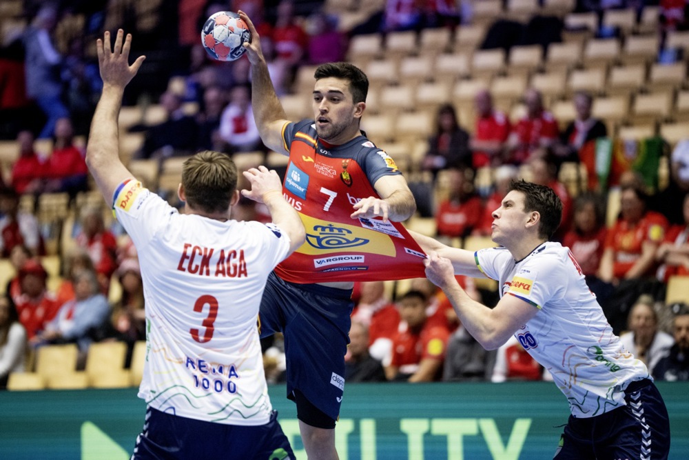 Шпанците сакаа да завршат со атракција, но на крај загубија од Норвешка