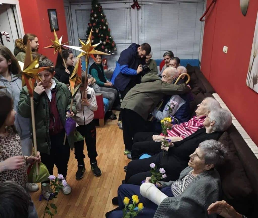 Христовата радост ги стопли старските домови и СОС Детско село