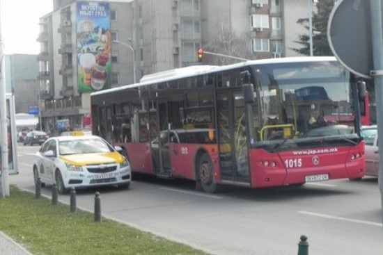 АКО СЕ КАЧИ МИНИМАЛНАТА ПЛАТА, СКОПЈЕ ЌЕ ОСТАНЕ БЕЗ АВТОБУСКИ И ТАКСИ ПРЕВОЗ? Синдикатите на приватните и такси превозници против покачувањето „Ќе пропаднеме“