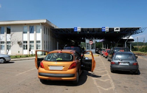 КОНЕЧНО ПО ПОВЕЌЕ ОД 30 ЧАСА, НОРМАЛЕН СООБРАЌАЈ: Одблокиран патниот правец Струга – Ќафасан