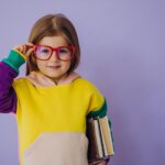 Нови очила го коригираат видот кај децата и спречуваат да се влоши