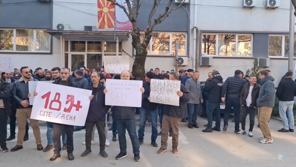 Протест пред УЈП во Тетово – лицата кои работеле во Ирак и Авганистан против оданочувањето