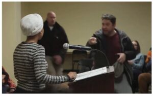 (ВИДЕО) Американска конгресменка нападната со непозната течност во Минеаполис