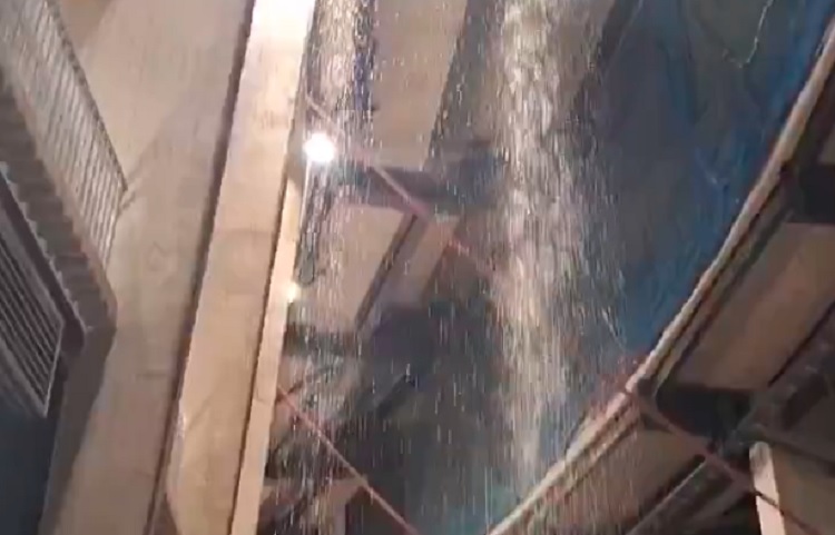 Шок за Барса – Протекува од сите страни на новиот „Камп Ноу“ (ВИДЕО)