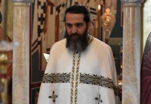 Отец Бобан: Бадниковите поворки воопшто не се само “увоз” – туку се домашни