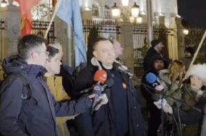 Работниците го свртеа грбот кон Владата на протестот за повисоки плати