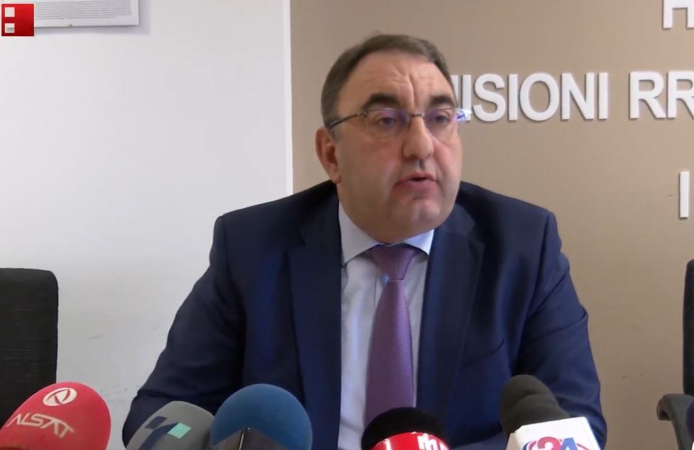 Бислимоски: Нема да дозволам да се валка моето име