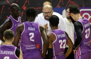 Феникс ги декласираше Ангели