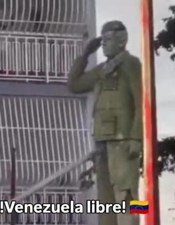 (ВИДЕО) СРУШЕН СПОМЕНИКОТ НА ХУГО ЧАВЕЗ: Славје во Венецуела откако САД го уапсија диктаторот Мадуро!