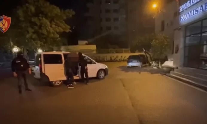 (ВИДЕО) Во Тирана е уапсен Бесим Шерифи, обвинет за тројно убиство во Македонија