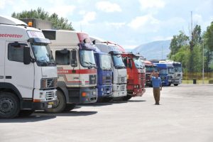 Македонските превозници се повлекуваат од блокадите на граничните премини