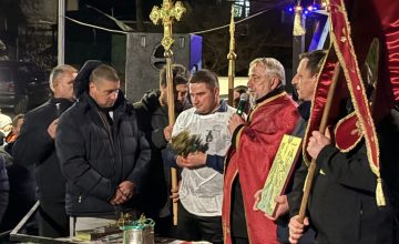 Светиот крст во Елшани во рацете на Роберт Шоповски