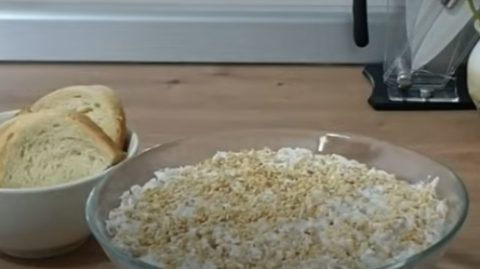 Пилешка салата: Никогаш покремаста, а нема да останете гладни