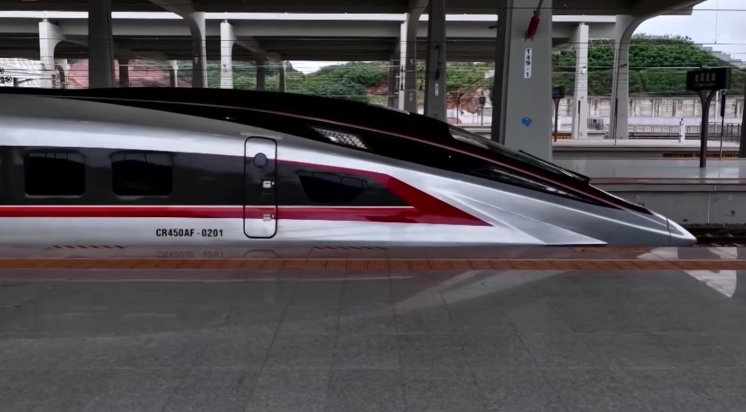Ќе се движи со брзина од 450 км/ч – Кина го гради најбрзиот воз во историјата