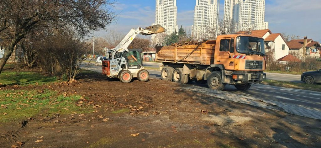 Општина Аеродром спроведува акција за чистење диви депонии на повеќе локации