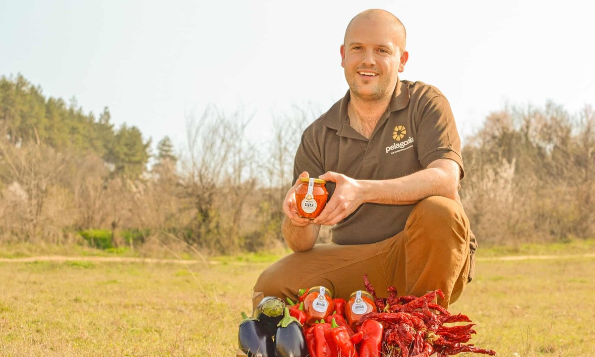 Патникот што дојде во Скопје на две недели и стана амбасадор на македонската душа: животот на Филип Еванс, Британацот кој го претвори македонскиот ајвар во светски феномен