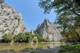 Балканот за повеќе од една деценија загубил над 2.400 километри недопрени реки, меѓу нив и делови од Вардар