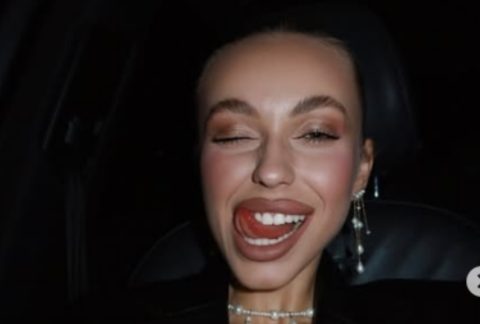 Антониа Гиговска во чиста еротика на Тик – Ток со брадавиците на мегдан под проѕирното бикини (ВИДЕО)