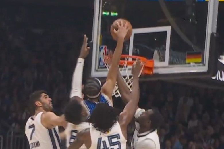 Го имаме забивањето за 2026-та, НБА нека принта постер