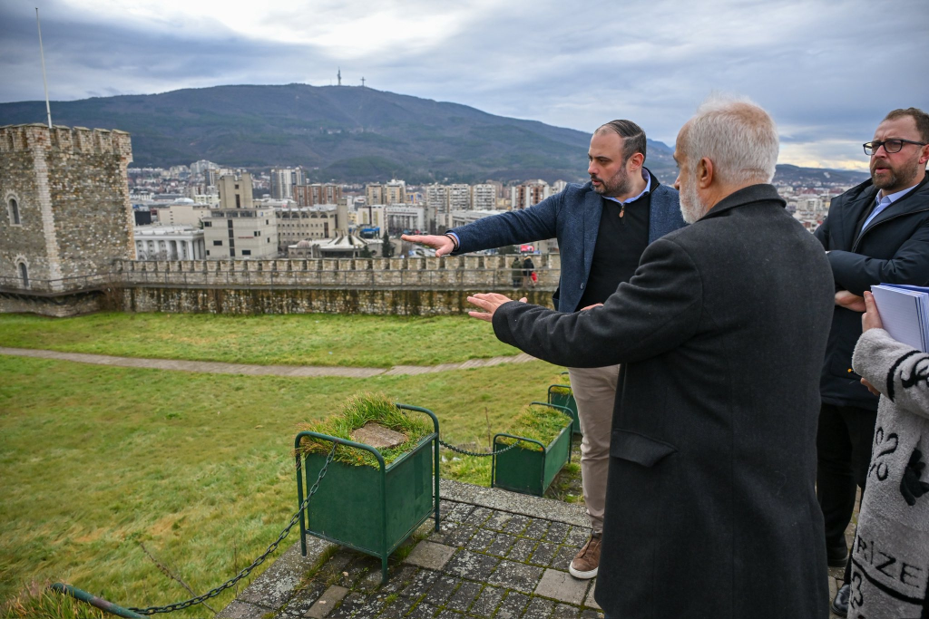Ѓорѓиевски во посета на Скопското кале, најавува приспособување на локалитетот за културни и уметнички содржини