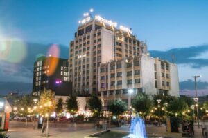 Сопругот на косовската претседателка предлага изградба на хотел „Трамп“ во Приштина