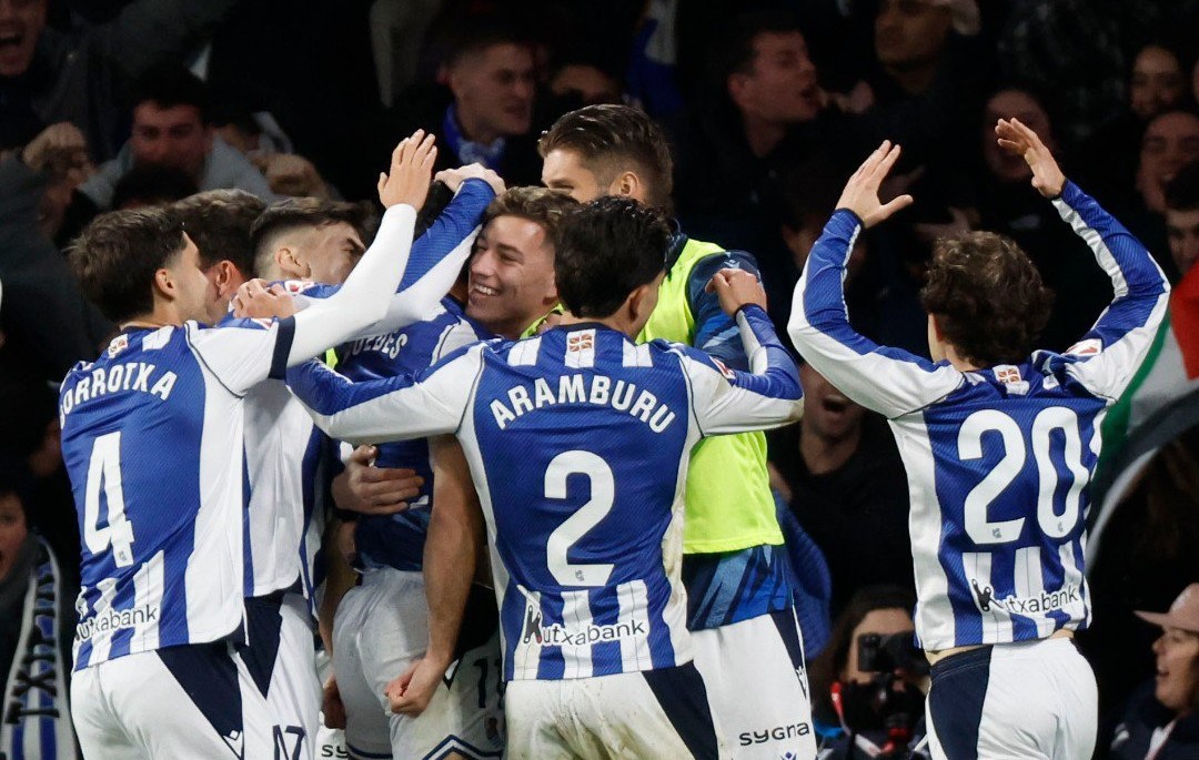 Барса падна на „Аноета“, Реал се доближи само на бод