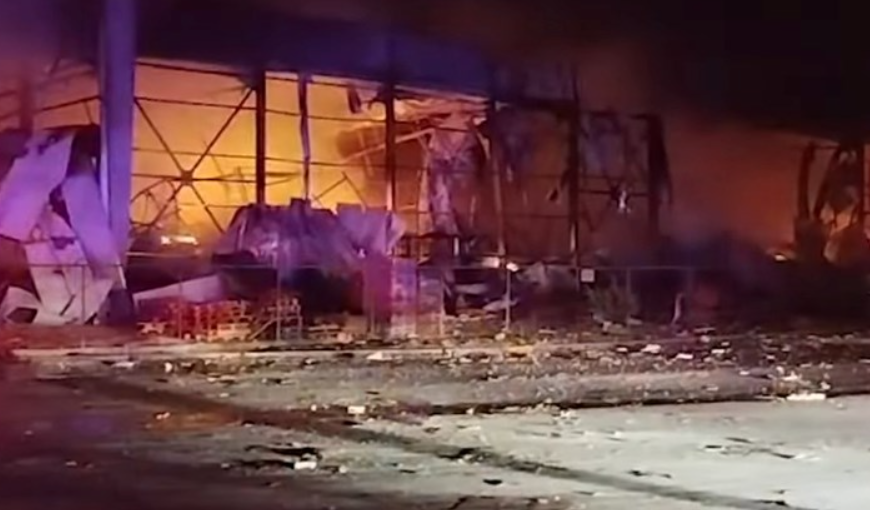 Пет лица се водат како исчезнати по голем пожар во фабрика за храна во Грција