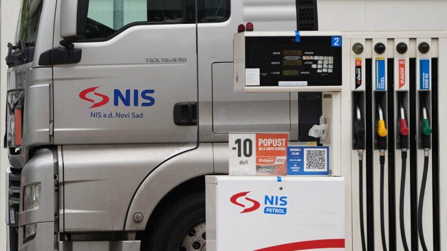 „ГАЗПРОМ“ СЕ СОГЛАСИ ДА ГИ ПРОДАДЕ АКЦИИТЕ ВО СРПСКАТА НАФТЕНА ИНДУСТРИЈА НА УНГАРЦИТЕ ПО АМЕРИКАНСКИТЕ САНКЦИИ