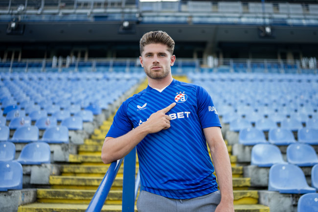 Три калчо-гиганти го следат бекот на Динамо Загреб