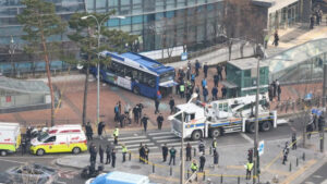 Голема несреќа во Сеул: Автобус удри пешаци, 13 лица се повредени, двајца се тешка здравствена состојба