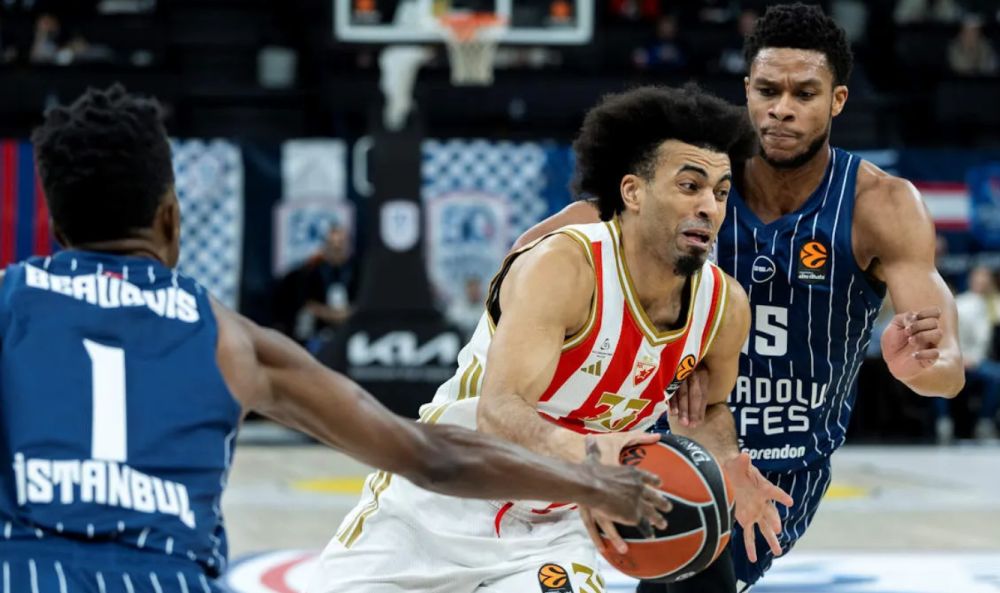 Црвена звезда го прегази Ефес среде Истанбул!