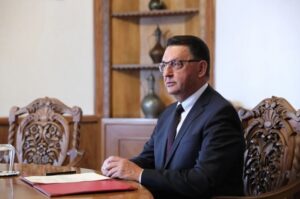 Дијалогот за платите треба да се води според мерливи показатели, а не според анкети – гувернерот по протестот на ССМ