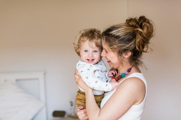 Зошто децата се смеат? И не, тоа всушност не е затоа што се среќни!