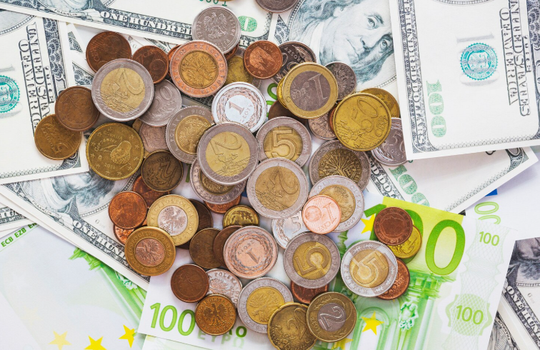 Еврото доминира во однос на доларот, но тоа се лоши вести за европските потрошувачи