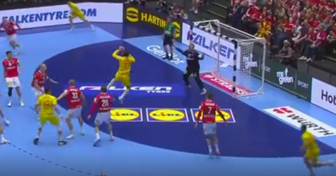 ВИДЕО: Македонците „летаа“ и во Хернинг, атракција на Ѓоргиев и Серафимов со Данска