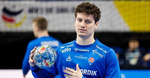 Фарски Острови во големи проблеми: Најдобриот ракометар има повреда на рамото