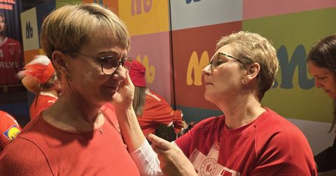 ВИДЕО: Данците и Македонците спремни за голема поддршка на своите ракометари