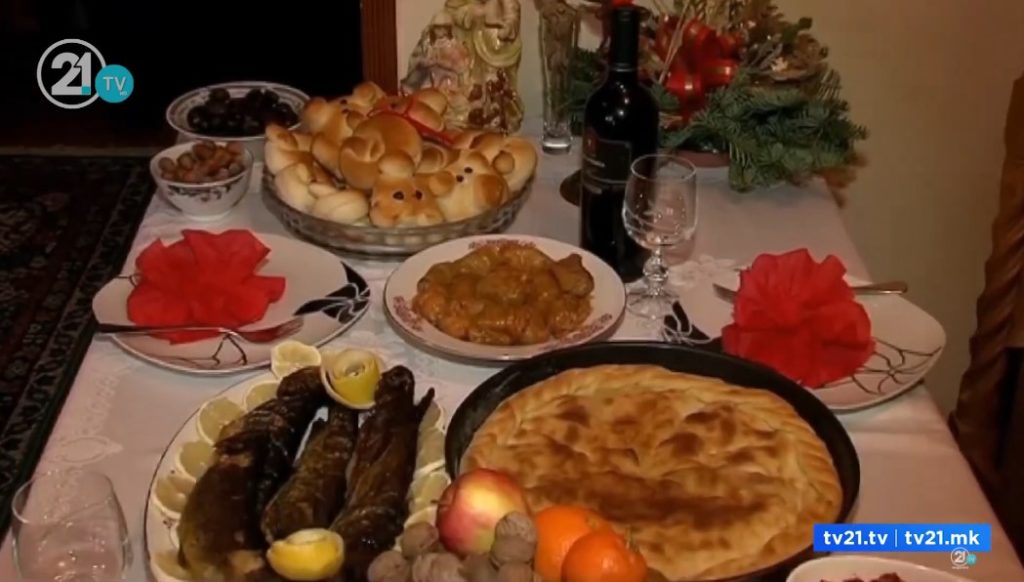 Православните верници го слават Бадник