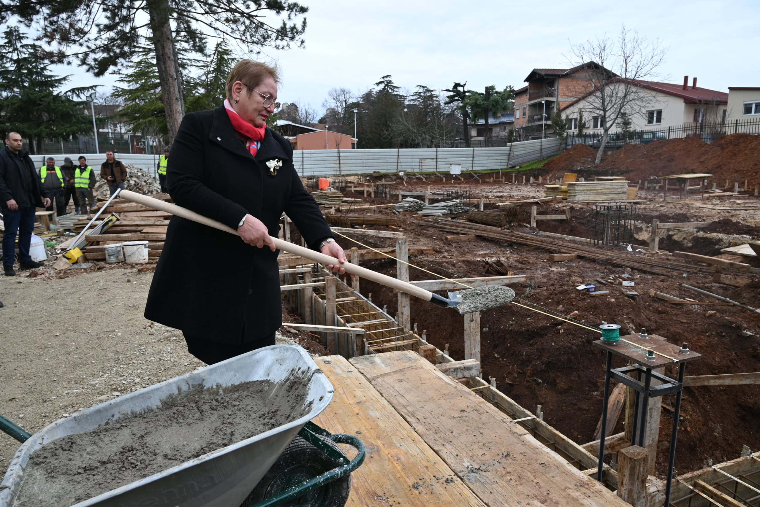 Јаневска најави 60 спортски сали и вкупно 160 инвестиции во образованието