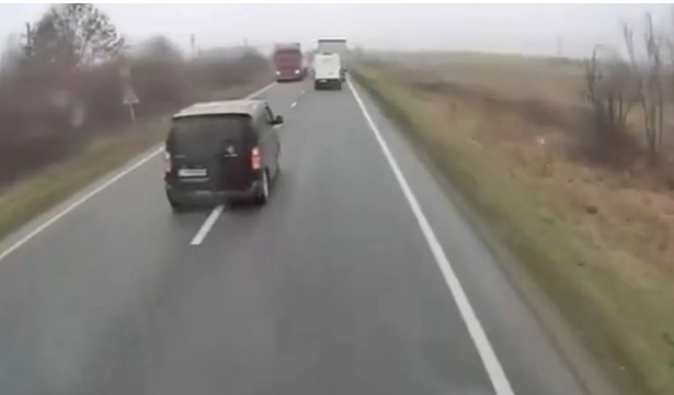 ВОЗНЕМИРУВАЧКО ВИДЕО: Во трагична сообраќајка во Романија загинаа седум навивачи на грчкиот тим ПАОК