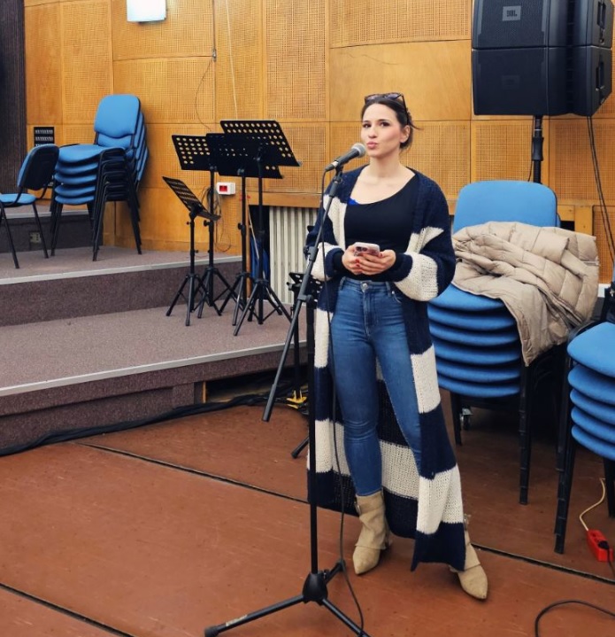 ВОЗБУДЕНА СУМ ПРЕД ШОУТО НА РТС ВО БЕЛГРАД, ЌЕ ПЕАМ И ПЕСНА ВО ЧЕСТ НА БЕТИ ЃОРЃЕВИЌ, ВЕЛИ АНА ПЕТАНОВСКА