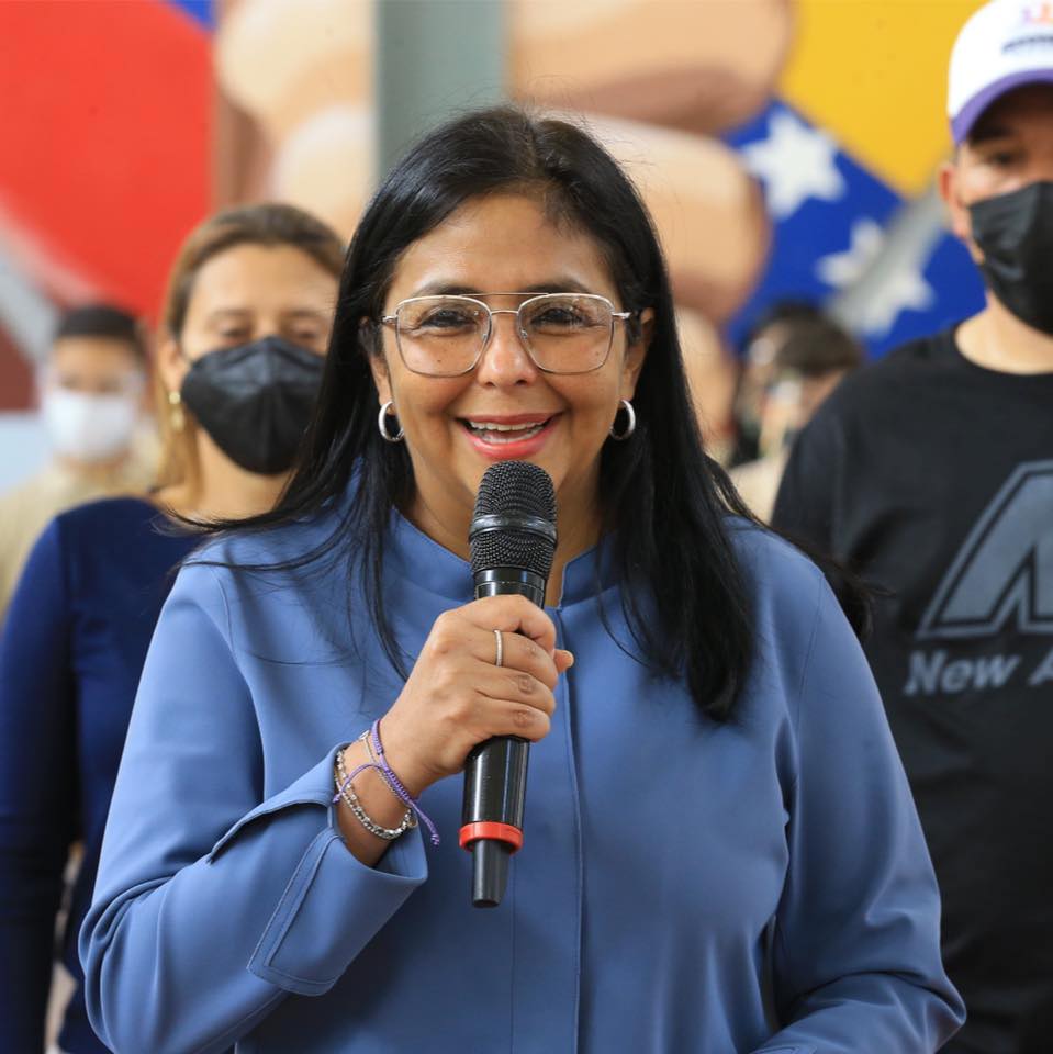 Врховниот суд на Венецуела и наложи на потпретседателката Родригез да биде привремен лидер